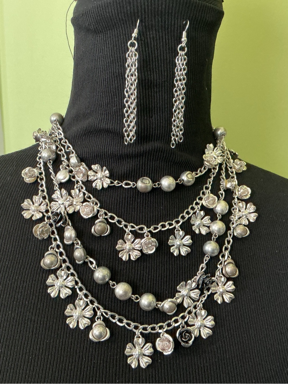 2-Piece Set Jessica Simpson Silver Floral Necklace Matching Tassel Earrings